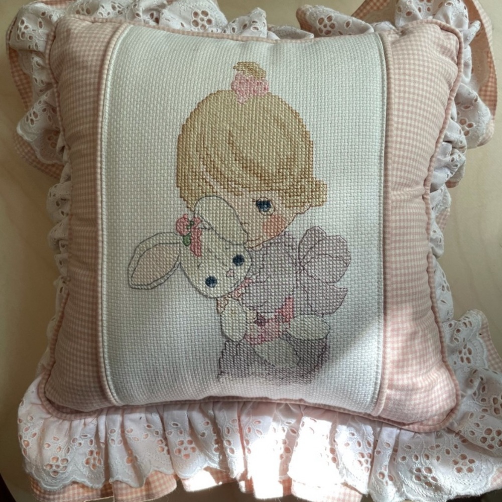 PRECIOUS MOMENTS VTG CROSS STITCHED PILLOW